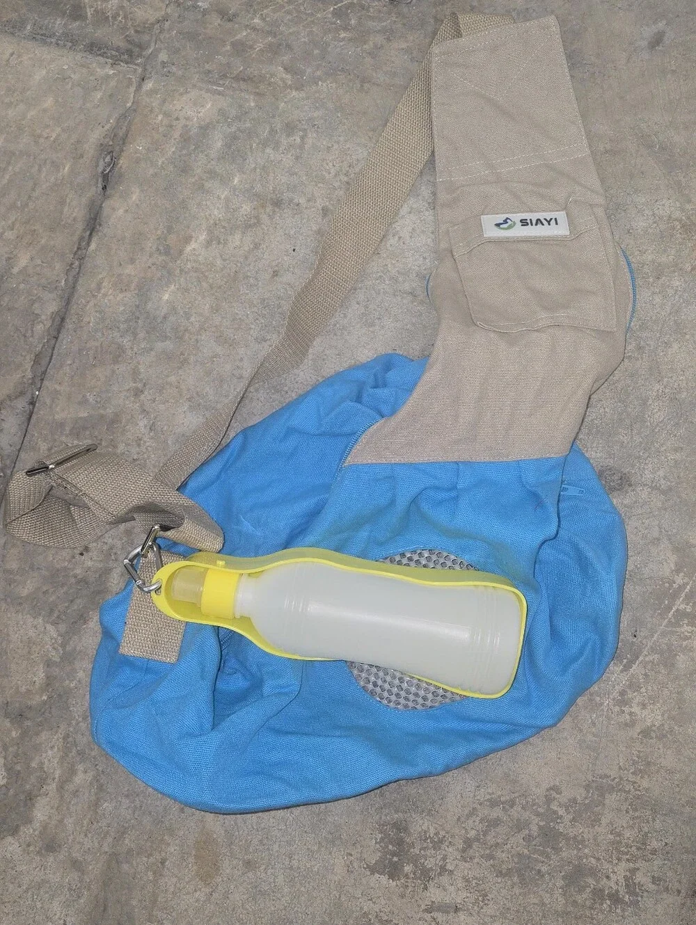 NEW Dog Carrier Cross Bodybbag With Ataxhable Waterbottle